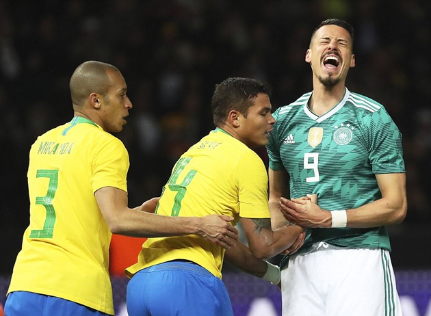 CĐV Đức "khóc thét" với pha bỏ lỡ không tưởng của Sandro Wagner