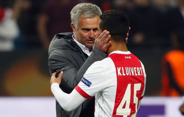 Man Utd và Barca đại chiến vì con trai Patrick Kluivert