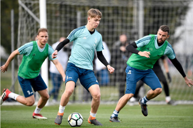 Mất nửa đội hình, Juventus gọi sao mai 17 tuổi lên tập 