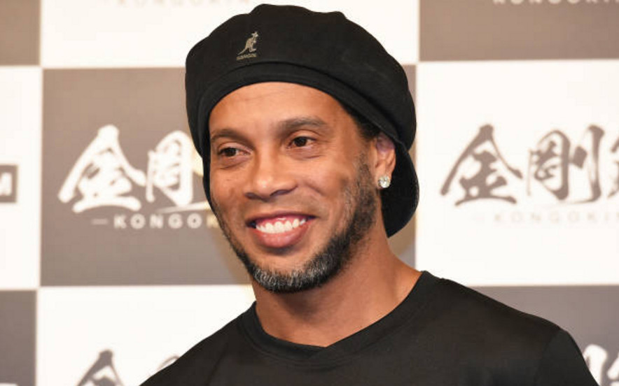 Ronaldinho lộ vẻ già nua khi xuất hiện trên đất Nhật