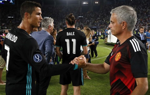 Trả lương bằng Messi, M.U quyết tái ngộ CR7