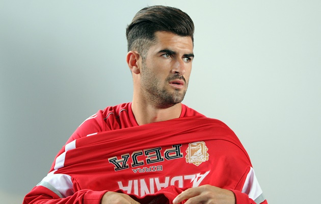 Ảnh bài viết M.U tìm người thay Valencia: Không phải Bellerin