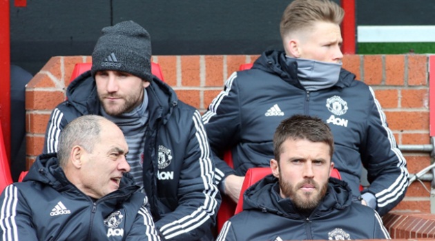 Trước Swansea, Michael Carrick lần đầu làm điều này