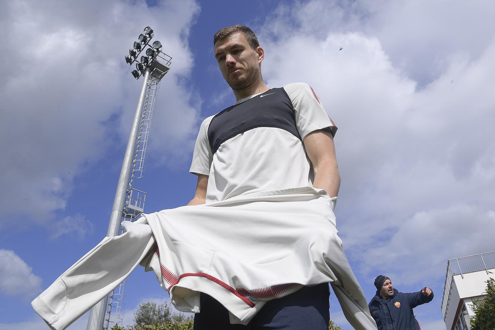 Ảnh bài viết AS Roma căng thẳng tột độ trước đại chiến với Barcelona