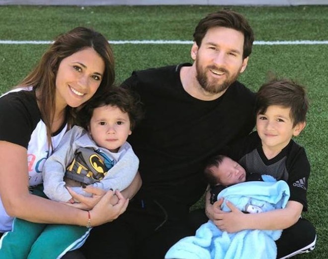 Messi khoe ảnh con trai thứ ba, muốn sinh thêm con gái