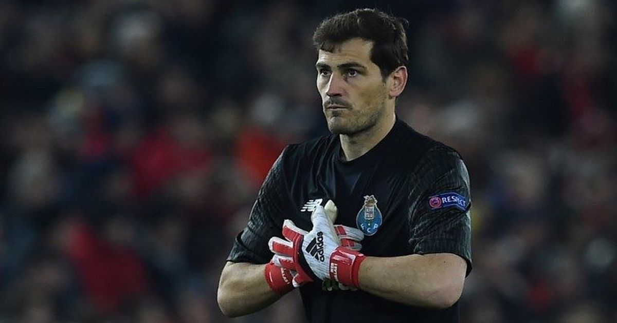 Iker Casillas cán mốc 1000 trận trong ngày buồn