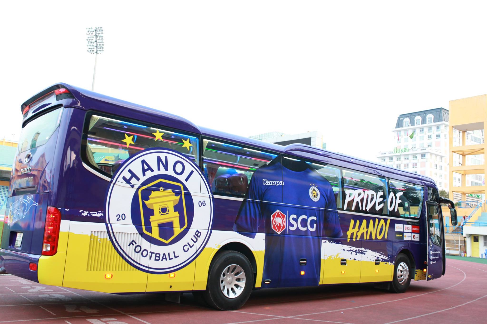 Ảnh bài viết Mê mẩn xe di chuyển chuẩn 5 sao của CLB Hà Nội