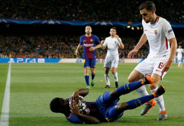 Strootman 'hổ báo' xông tới, Umtiti ôm bóng cố thủ
