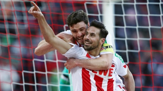 Quay ngược quá khứ 20 năm cùng huyền thoại Claudio Pizarro!