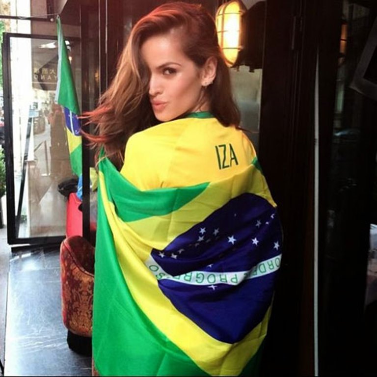 Izabel Goulart - fan nữ nóng bỏng nhất tại World Cup 2018?
