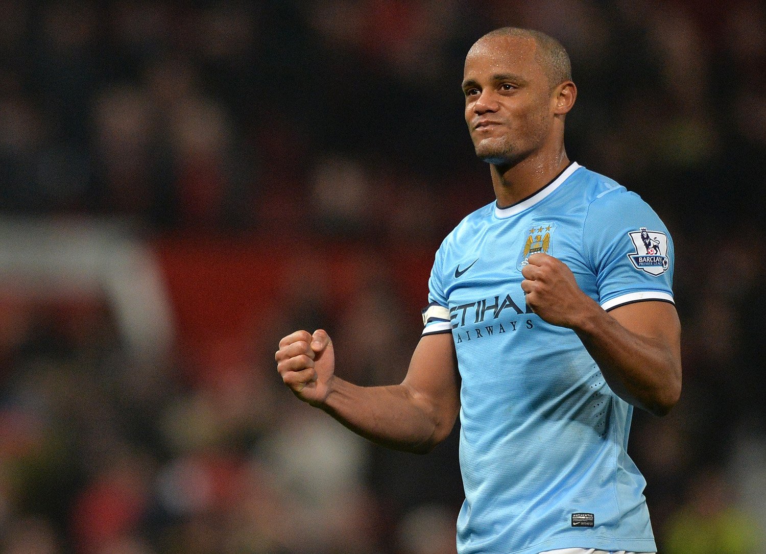 Đội trưởng Kompany 'cầu cứu' 57 ngàn anh em ủng hộ Man City