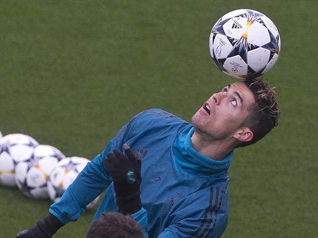 Ảnh bài viết Ronaldo luyện thêm tuyệt kỹ, chờ phá lưới Juventus