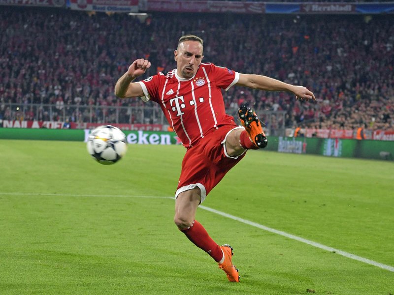 Bayern trói chân 'gã mặt sẹo', còn chờ Robben