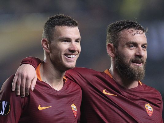 Khoảnh khắc Champions League: Nét đẹp phía sau bàn thắng của De Rossi