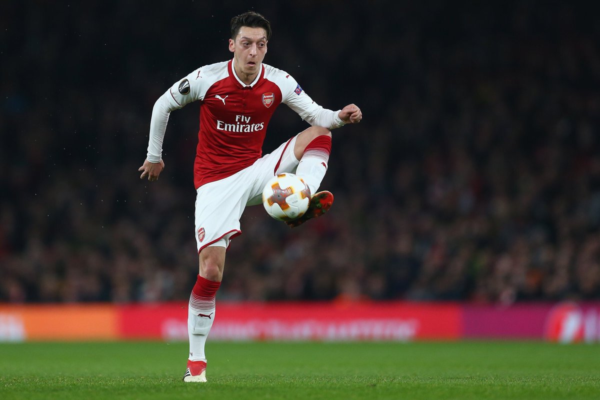 Mesut Ozil là ông vua kiến tạo Europa League