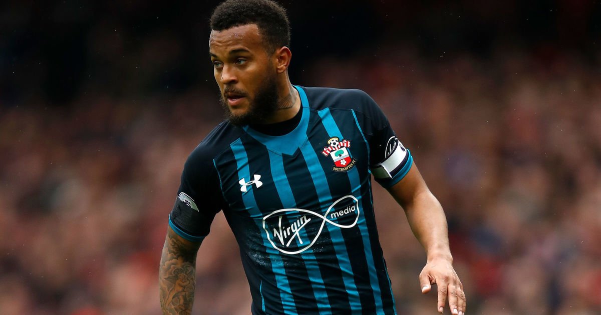 M.U tìm người thay Luke Shaw: Ryan Bertrand có khả thi?