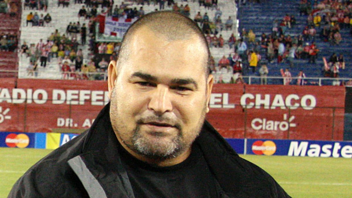 Siêu thủ môn Chilavert ví trọng tài như mafia