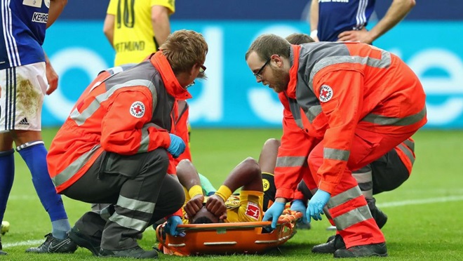 Batshuayi chấn thương: Dortmund lâm nguy, "Quỷ đỏ" thở phào 