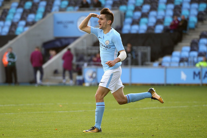 NÓNG: Man City đối mặt nguy cơ 'có tiền mà không thể xài'