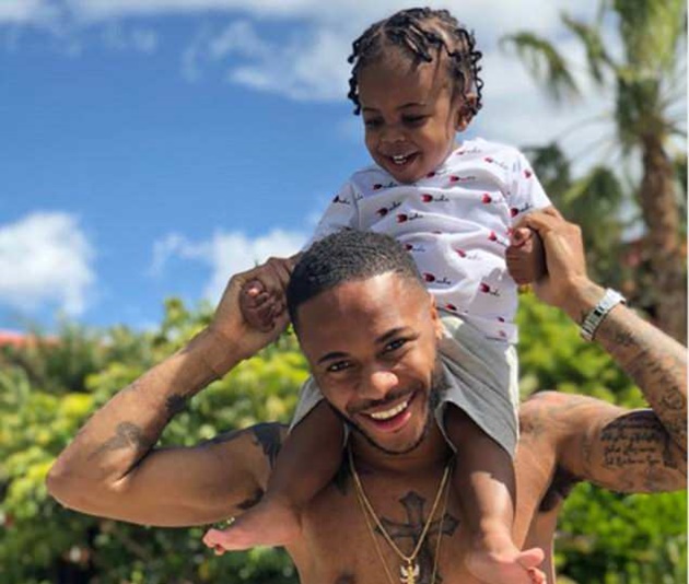 Ảnh bài viết Qua không đêm quán bar, Sterling tận hưởng chức vô địch theo cách trưởng thành nhất