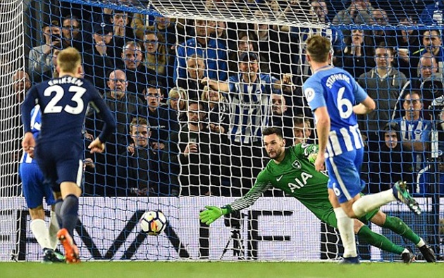 Bị Brighton cầm hòa, Pochettino đổ lỗi cho... Man City