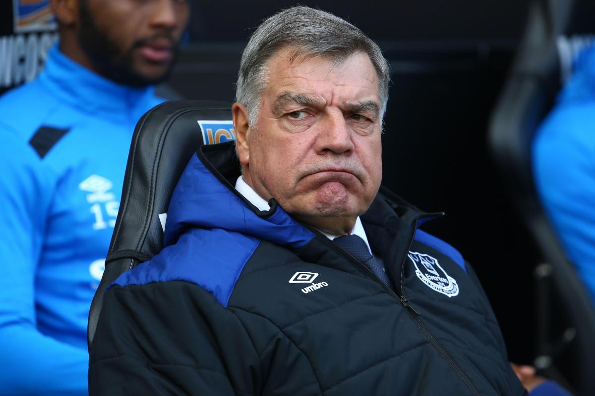 Big Sam bị Ban lãnh đạo Everton "chơi khăm"