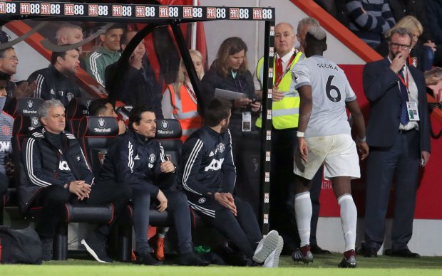 Ảnh bài viết Bị thay ra, Paul Pogba có hành động xem thường Mourinho