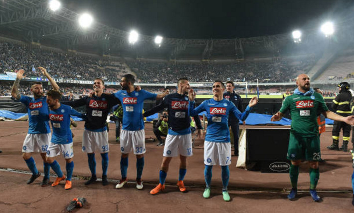 Ảnh bài viết Dàn sao Napoli hò hát tưng bừng trước cú trượt chân của Juventus