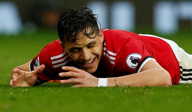 Sanchez và Mourinho: Lùi lại để tiến xa hơn
