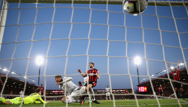 Ảnh bài viết Thắng Bournemouth, CĐV gọi Smalling là 'Ramos nước Anh"