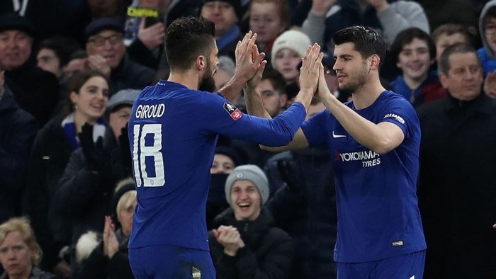 Ảnh bài viết Khổ cho 'người hùng' Giroud phải thi đấu cạnh 'mèo mù'