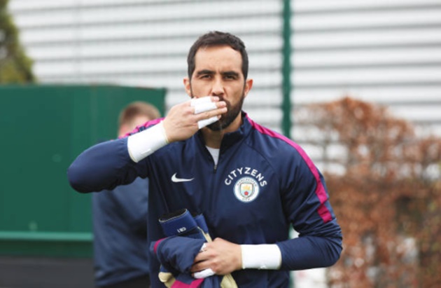 Ảnh bài viết Dàn sao Man City biến sân tập thành "sàn catwalk"