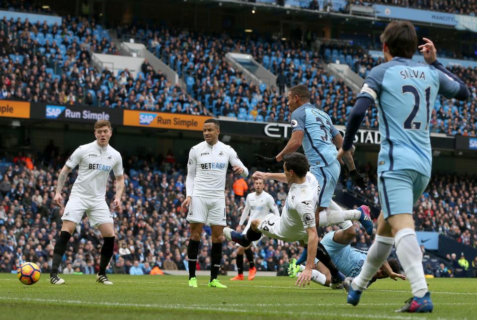 22h30 ngày 22/04, Man City vs Swansea: Chạy trốn tử thần