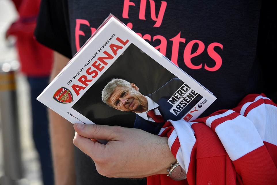 Ảnh bài viết Arsene Wenger trở thành tâm điểm trên sân Emirates