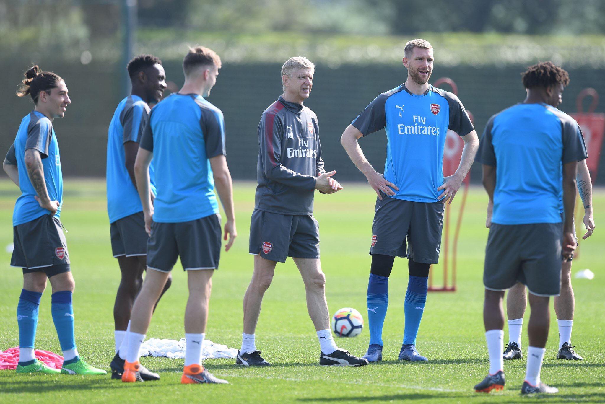 Sân tập Arsenal đầy ấm cúng sau lời giã từ của HLV Arsene Wenger
