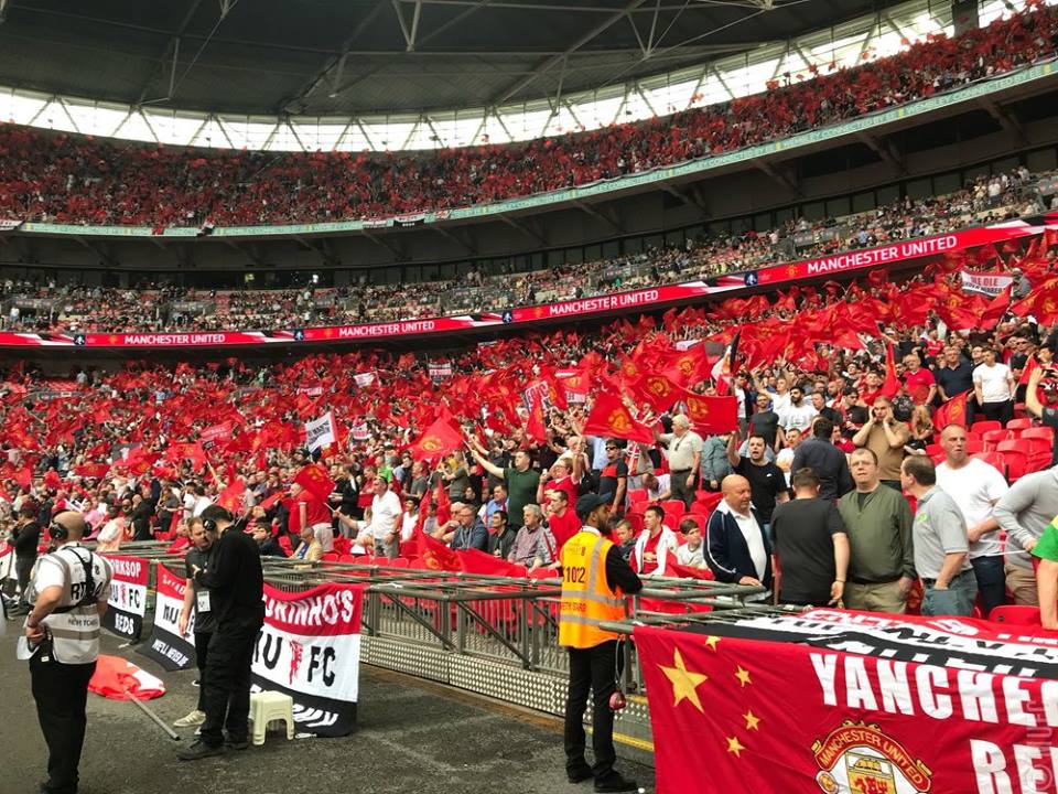 Thắng Tottenham, CĐV Man United 'lên mây' với Sanchez, Herrera