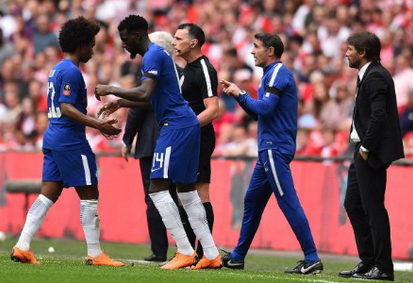 5 điểm nhấn Chelsea 2-0 Southampton: 'Quyền lực' Arsenal; Conte suýt gây họa