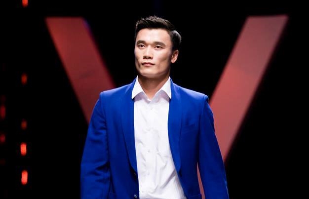 Điểm tin bóng đá Việt Nam tối 23/04: Thầy Tiến Dũng nói gì khi học trò diễn catwalk?
