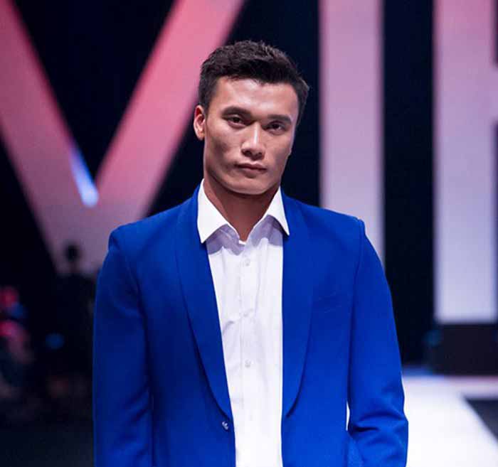 Ảnh bài viết Dự bị ở Thanh Hóa, thủ môn Bùi Tiến Dũng vẫn "chạy show", làm người mẫu