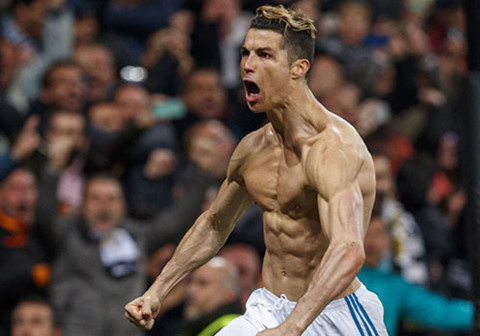 “Cỗ máy” Ronaldo khiến trung vệ Bayern khiếp sợ