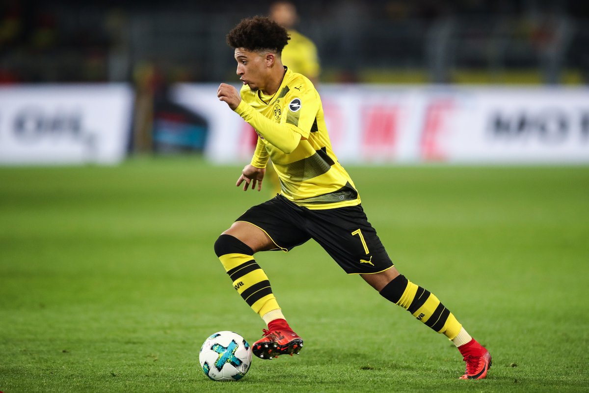 Thần đồng Anh đi vào lịch sử Bundesliga, Man City có tiếc?