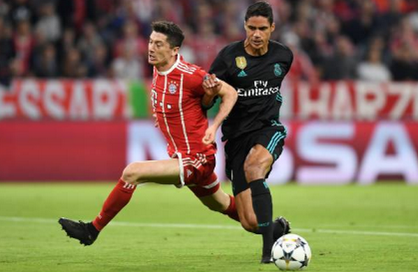 Bayern Munich thua bạc nhược: 'Hùm' ở nước Đức, 'bọ chét' ở cúp châu Âu