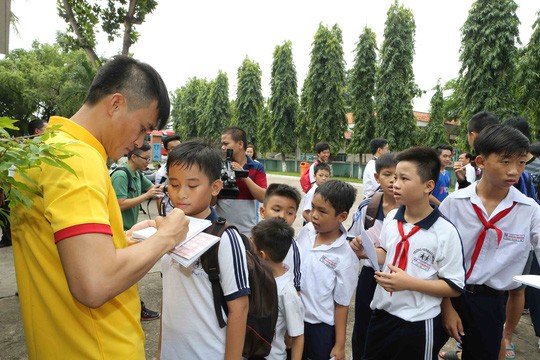 Công Vinh tính 'chơi lớn' với học viện bóng đá cộng đồng