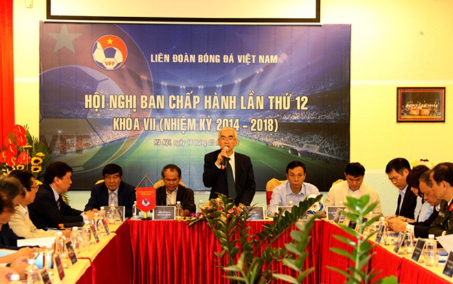 Điểm tin bóng đá Việt Nam tối 27/04: Nội bộ VFF vẫn chưa nhất trí việc bỏ tiêu chi bằng cử nhân 