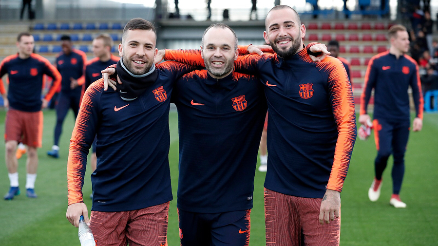 Ảnh bài viết Các đồng đội sống trong thương nhớ cùng Iniesta