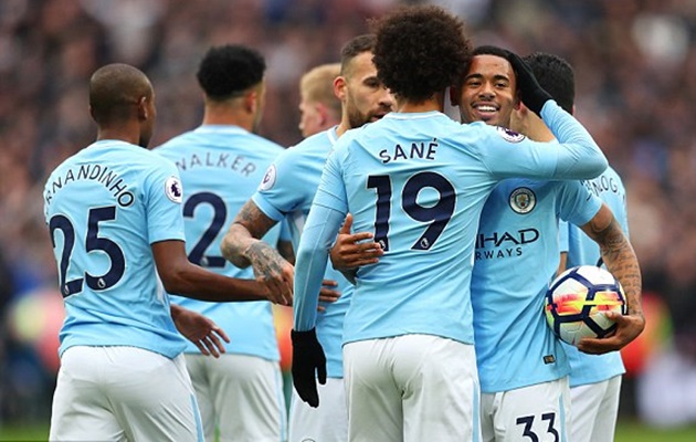 Hủy diệt West Ham, Man City sắp xô đổ kỉ lục khủng