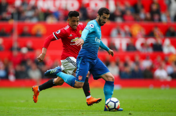 Ảnh bài viết Sanchez thở 'hổn hển', đuổi theo Mkhitaryan khi vô tình gặp gỡ