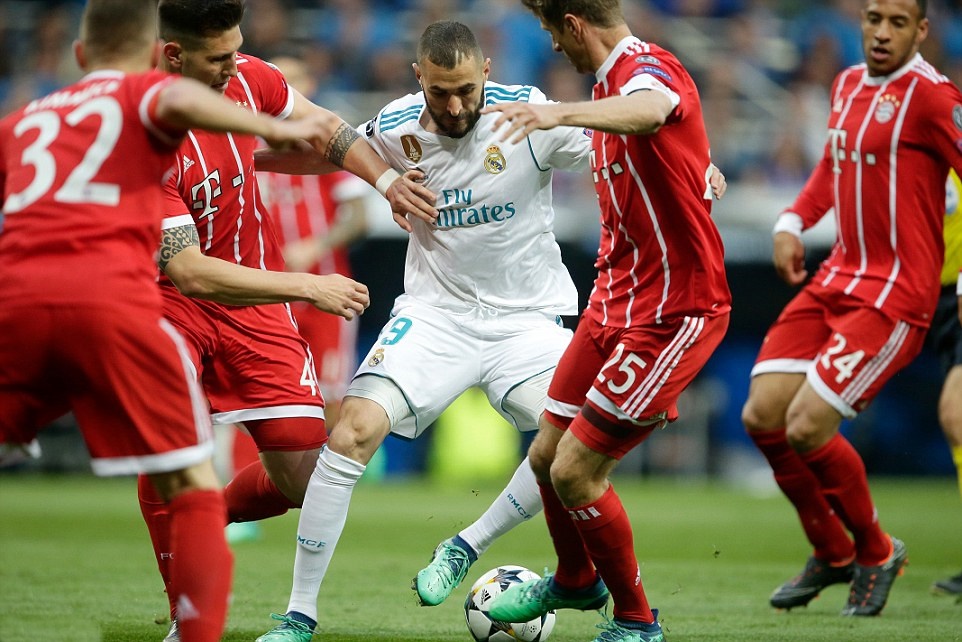 5 điểm nhấn Real 2-2 Bayern: Bundesliga chỉ là "ao làng"; Ronaldo lu mờ trước Benzema