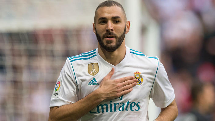 Với cú đúp vào lưới Bayern, Benzema trở nên quá lạ trong mắt NHM