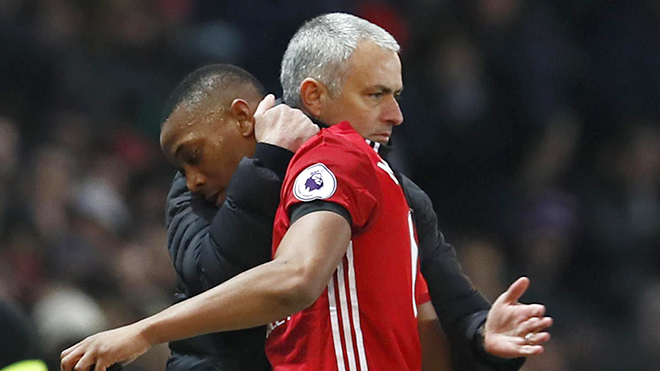 Mourinho dùng chiêu độc để giữ chân Martial